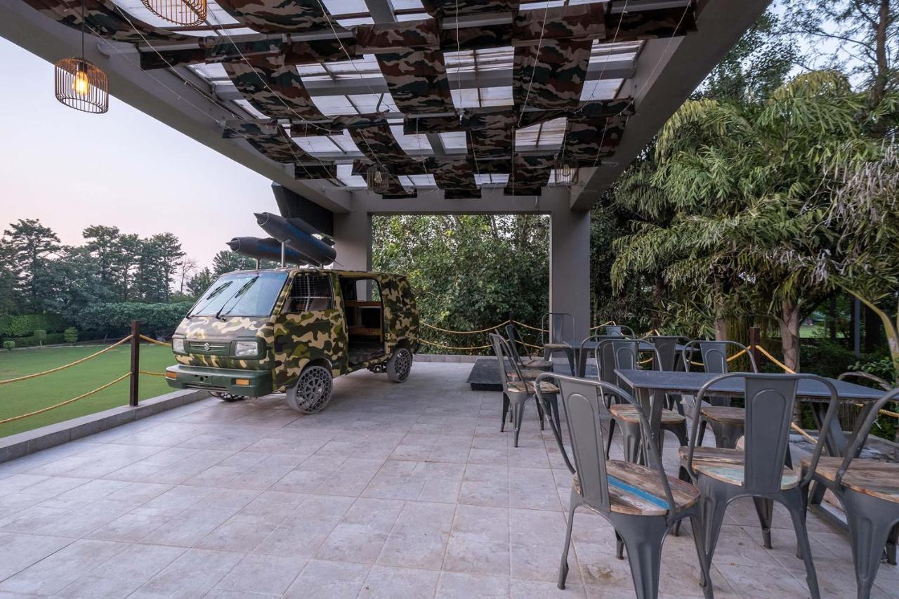Stayvista At The Banyan Abode With Pool Table, Pet Friendly & Outdoor Pool Manesar Exterior foto